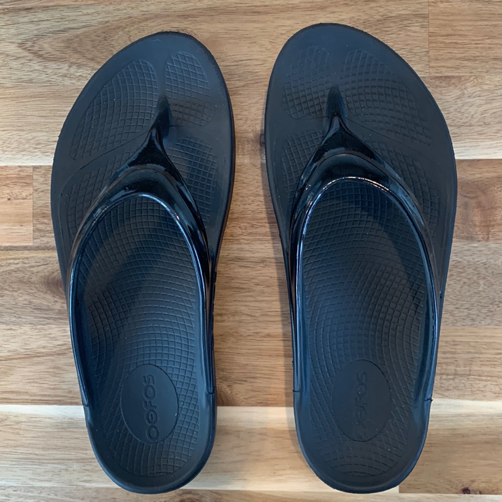 OOFOS Flip Flops, Women’s 9